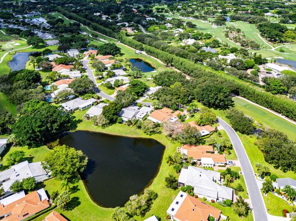30 Hampshire Lane, Boynton Beach FL 33436