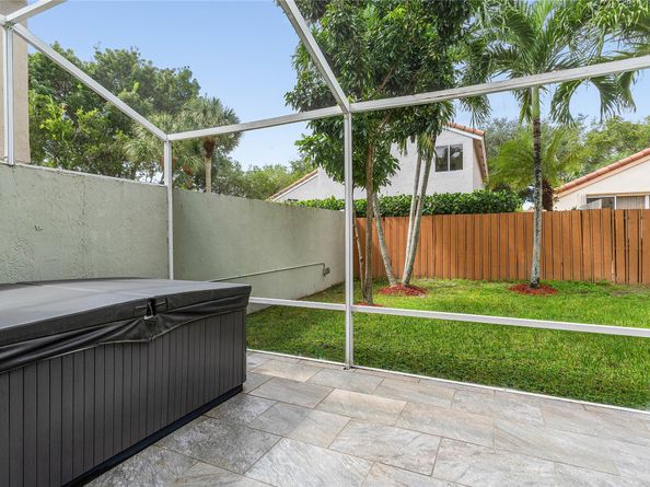 7665 NW 61st Ter, Parkland FL 33067