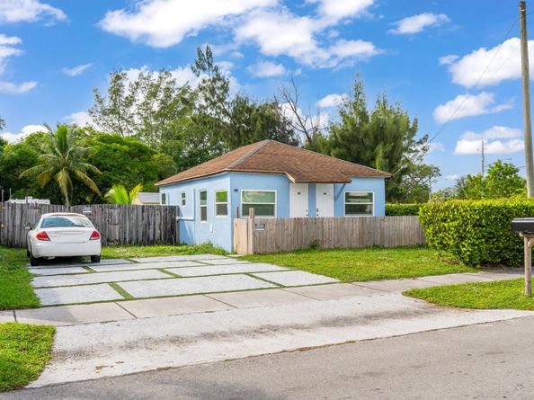 717 NW 16th Ave, Pompano Beach FL 33069