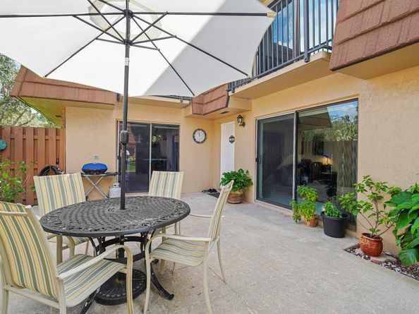 2512 Camelot Ct, Cooper City FL 33026