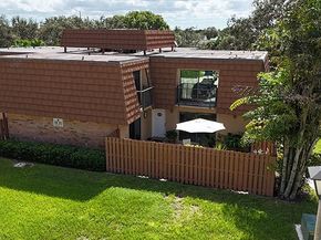 2512 Camelot Ct, Cooper City FL 33026