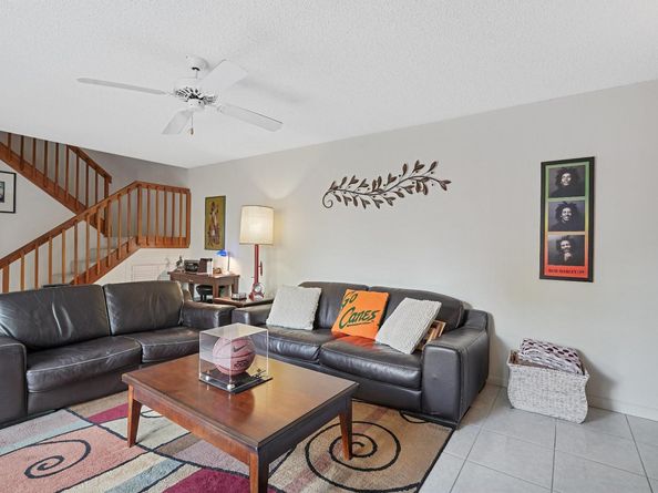 2512 Camelot Ct, Cooper City FL 33026