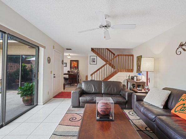 2512 Camelot Ct, Cooper City FL 33026