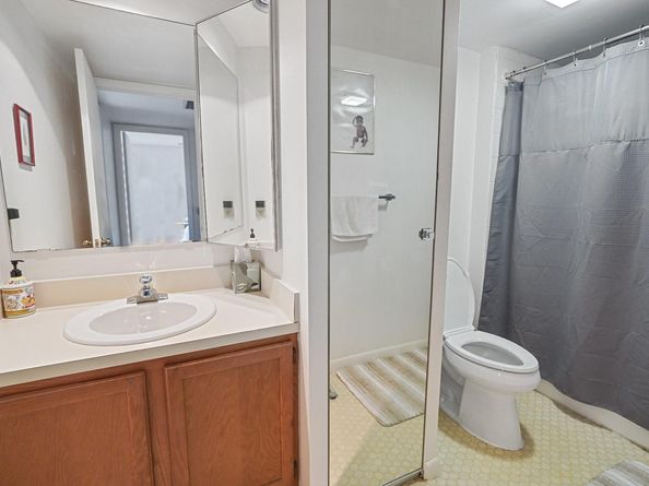 2512 Camelot Ct, Cooper City FL 33026