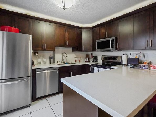 2512 Camelot Ct, Cooper City FL 33026