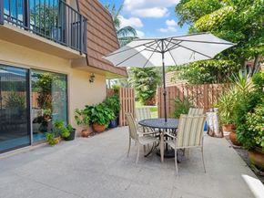 2512 Camelot Ct, Cooper City FL 33026