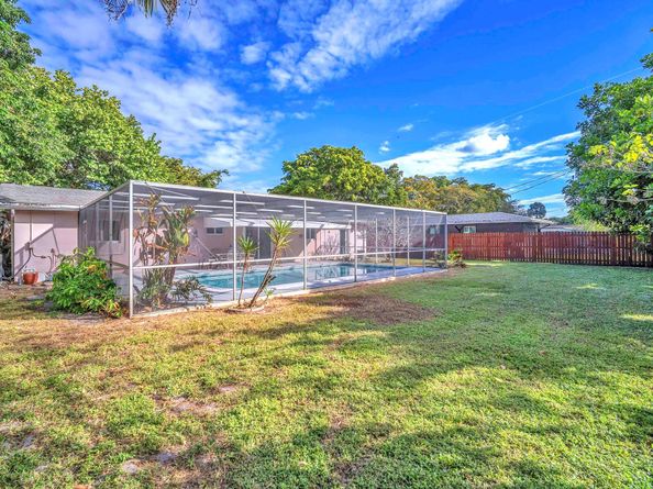 1431 NW 71st Ave, Plantation FL 33313