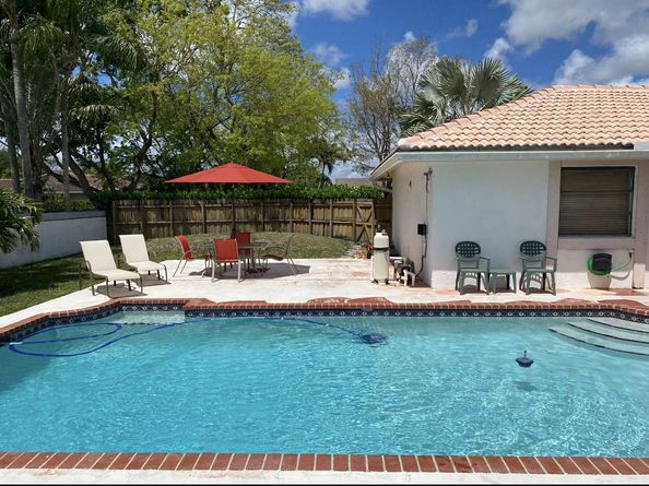 402 NW 107th Ave, Coral Springs FL 33071