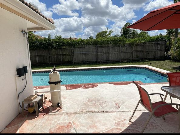 402 NW 107th Ave, Coral Springs FL 33071