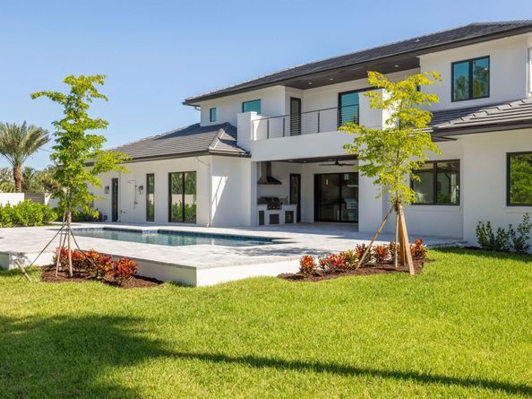 11721 Lake Shore Place, North Palm Beach FL 33408