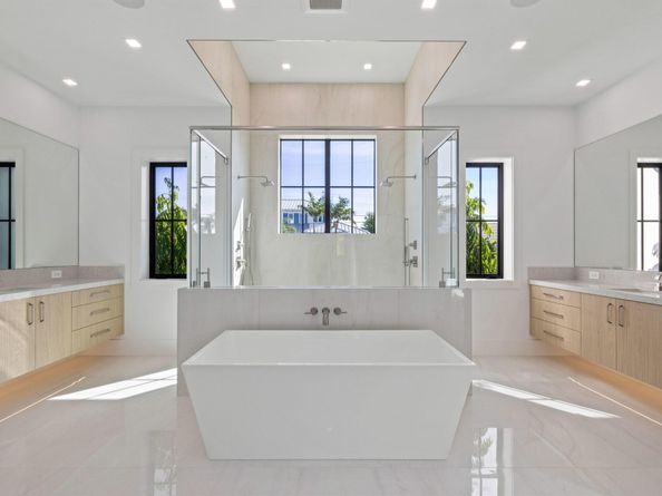 11721 Lake Shore Place, North Palm Beach FL 33408