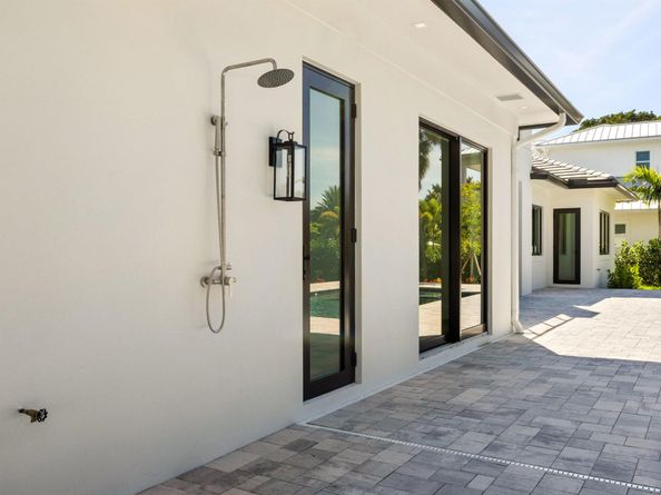 11721 Lake Shore Place, North Palm Beach FL 33408