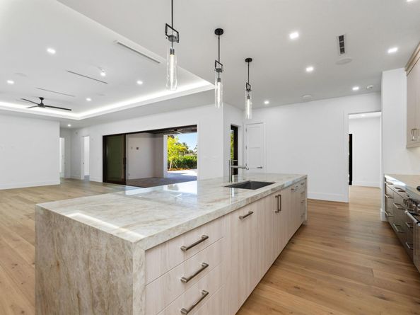 11721 Lake Shore Place, North Palm Beach FL 33408