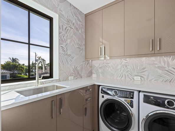 11721 Lake Shore Place, North Palm Beach FL 33408