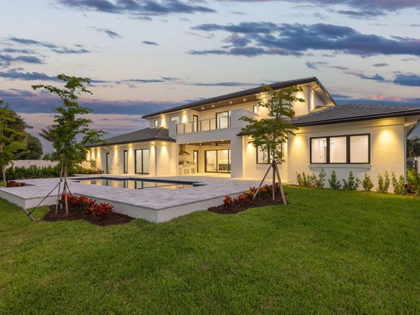 11721 Lake Shore Place, North Palm Beach FL 33408