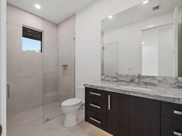 11721 Lake Shore Place, North Palm Beach FL 33408