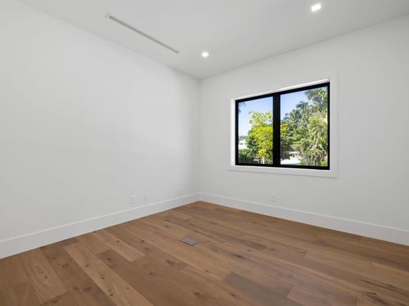 11721 Lake Shore Place, North Palm Beach FL 33408