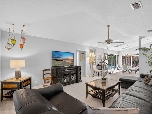 13 Saint Giles Road, Palm Beach Gardens FL 33418