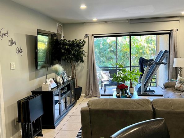 140 S Cypress Road 123, Pompano Beach FL 33060