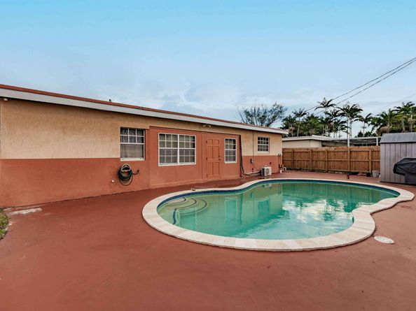 4141 NW 32nd Avenue, Lauderdale Lakes FL 33309