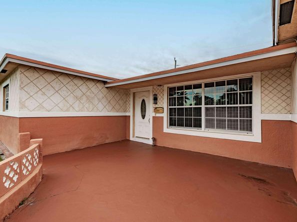 4141 NW 32nd Avenue, Lauderdale Lakes FL 33309