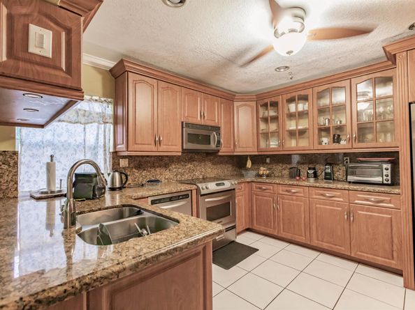 4141 NW 32nd Avenue, Lauderdale Lakes FL 33309