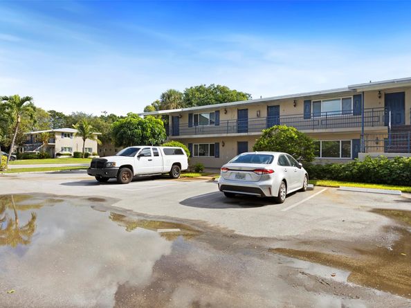 817 Lighthouse Dr B, North Palm Beach FL 33408