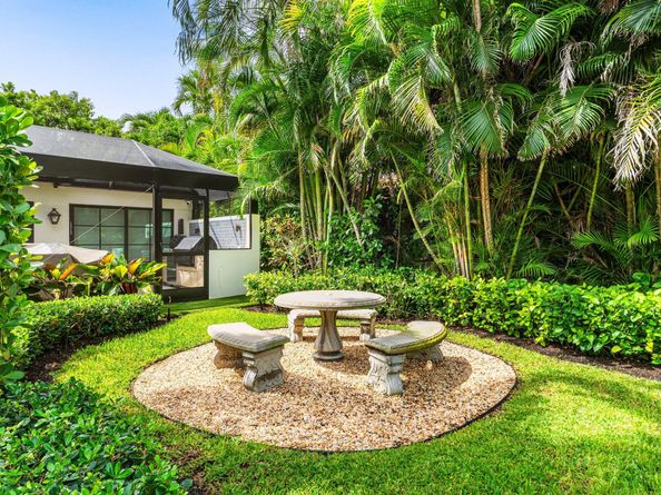 16 Little Pond Road, Manalapan FL 33462