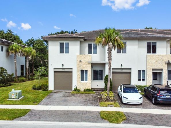 1710 Pioneer Way, Royal Palm Beach FL 33411