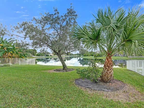 385 NW 153rd Ave, Pembroke Pines FL 33028