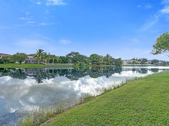 385 NW 153rd Ave, Pembroke Pines FL 33028