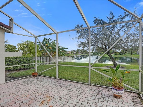 385 NW 153rd Ave, Pembroke Pines FL 33028