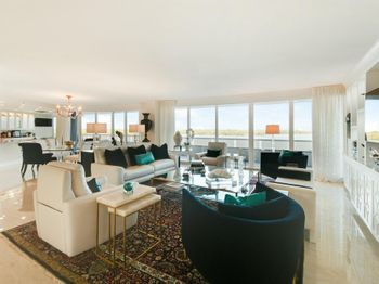 100 Lakeshore Drive