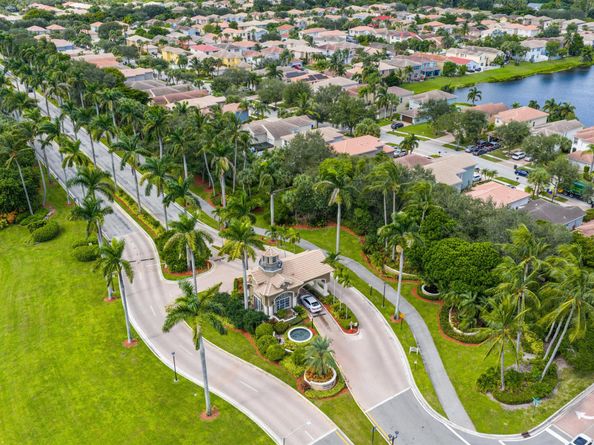 5517 Mainship Drive, Greenacres FL 33463