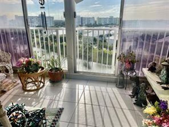 3850 Washington St 810, Hollywood FL 33021