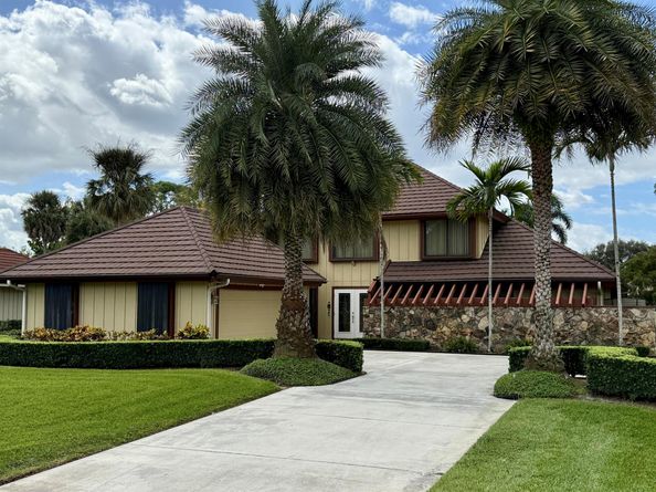 29 Cambria Road W, Palm Beach Gardens FL 33418