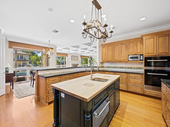 625 Isle Of Palms Dr, Fort Lauderdale FL 33301