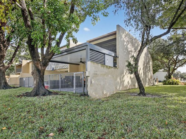 721 E Coco Plum Cir 5, Plantation FL 33324