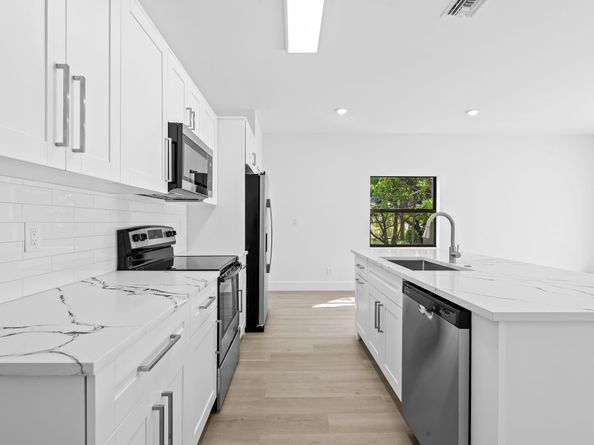 2810 NW 7th Street, Fort Lauderdale FL 33311