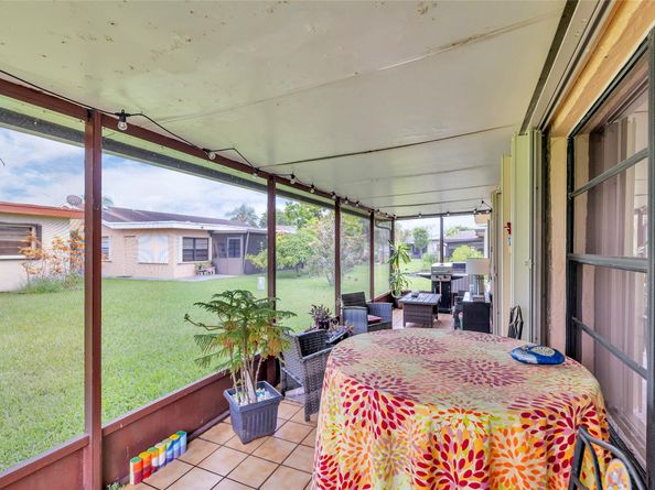 9802 NW 75th Ct, Tamarac FL 33321