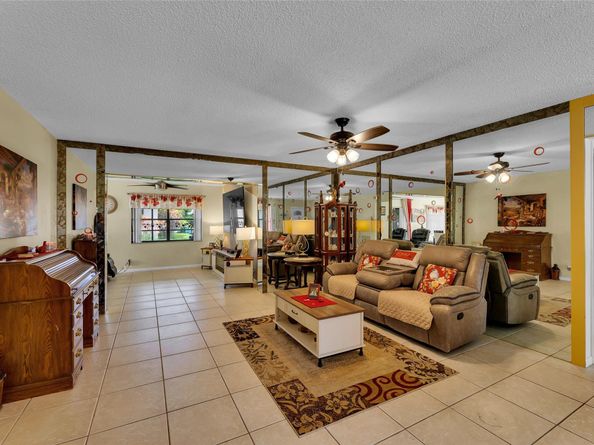 9802 NW 75th Ct, Tamarac FL 33321