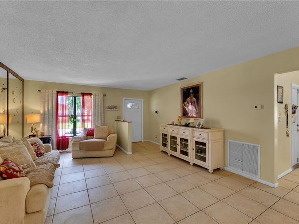 9802 NW 75th Ct, Tamarac FL 33321