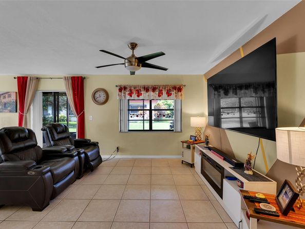 9802 NW 75th Ct, Tamarac FL 33321