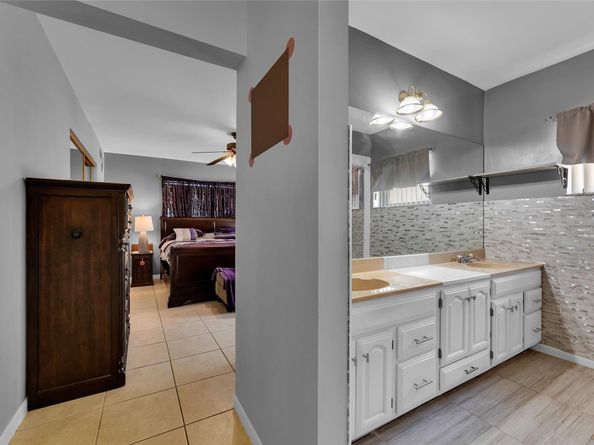 9802 NW 75th Ct, Tamarac FL 33321