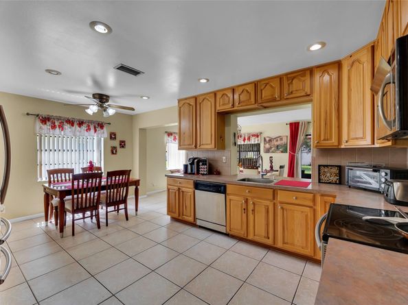9802 NW 75th Ct, Tamarac FL 33321