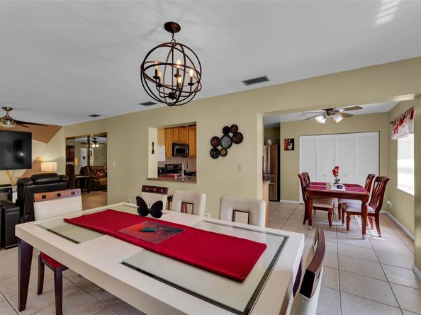 9802 NW 75th Ct, Tamarac FL 33321