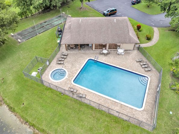 9802 NW 75th Ct, Tamarac FL 33321