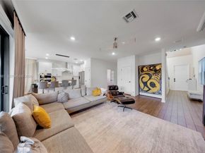 2454 Primrose Place, Oakland Park FL 33309