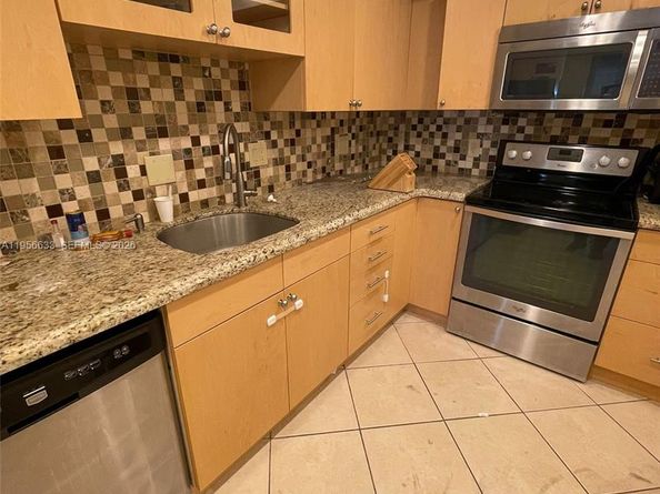 4000 N Hills Drive 32, Hollywood FL 33021