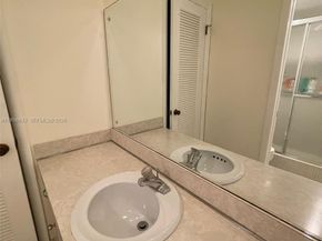 4000 N Hills Drive 32, Hollywood FL 33021